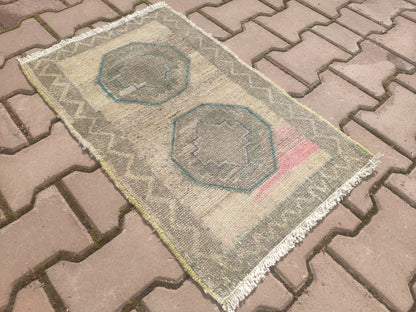 Oushak Boho Rug: Small Vintage Doormat (1.64x2.89 ft)