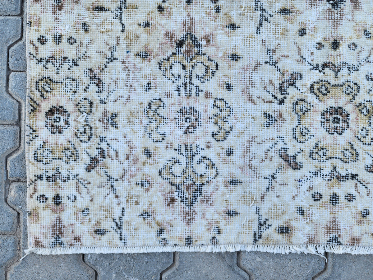 Handwoven Turkish Oushak Rug: 3x6 Neutral Wool & Cotton