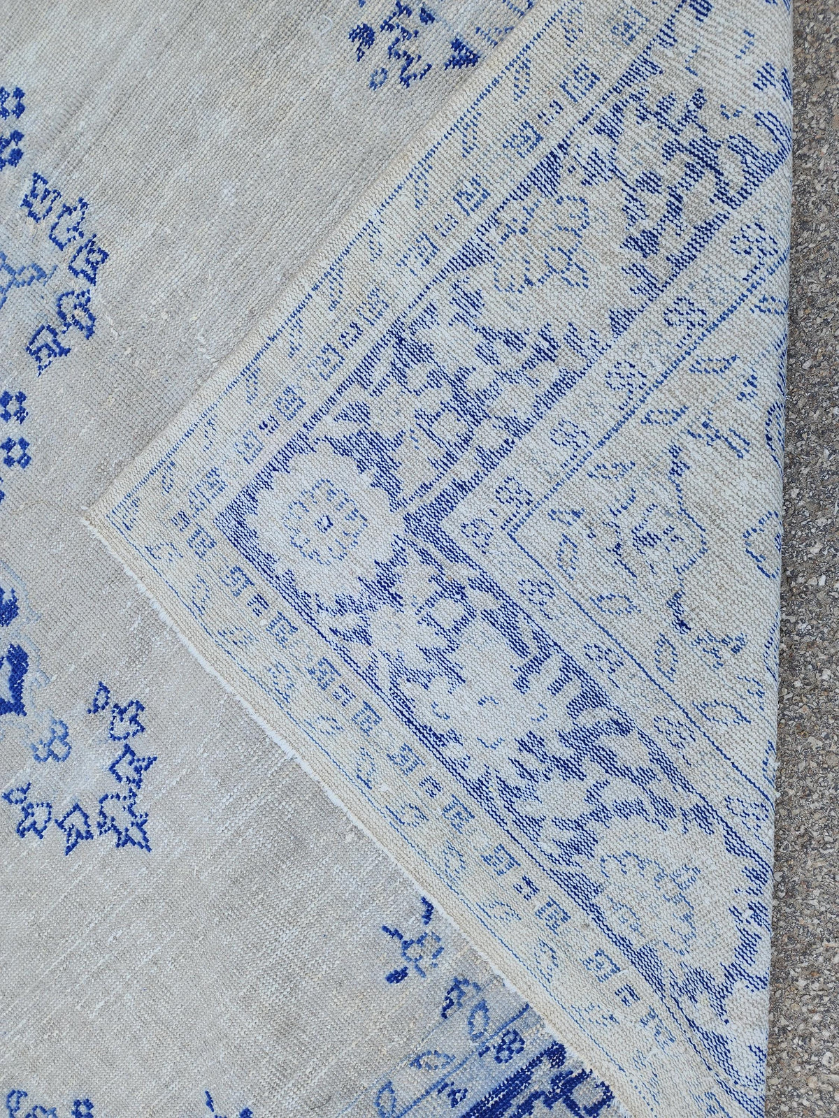 Vintage Oushak Rug 8x11: Blue Medallion Turkish Hand-Knotted Wool Area Rug