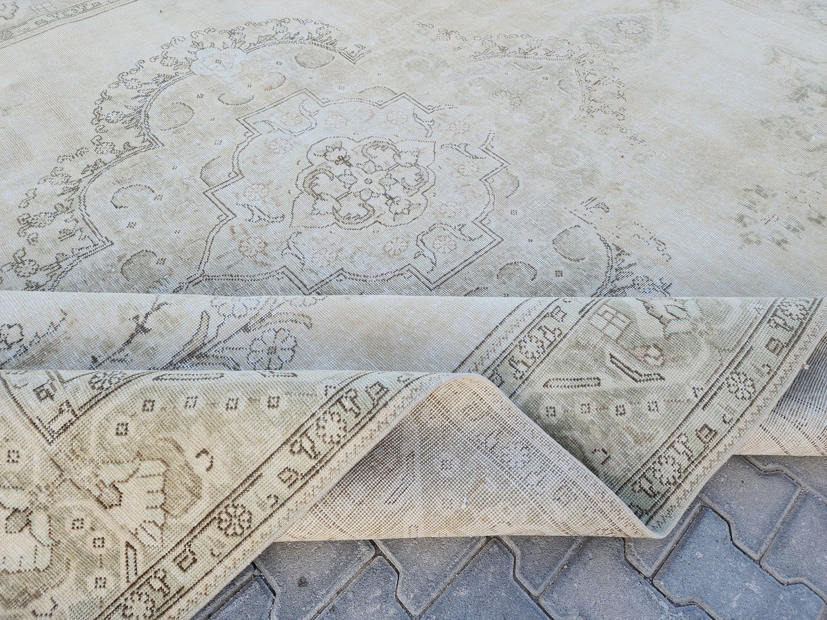 9x12 Vintage Area Rug: Hand-Knotted Wool, Gray & Ivory