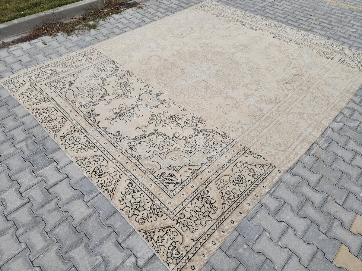 9×12  Vintage Wool Rug : Rustic Abraj  Hand-Woven, Neutral and Beige