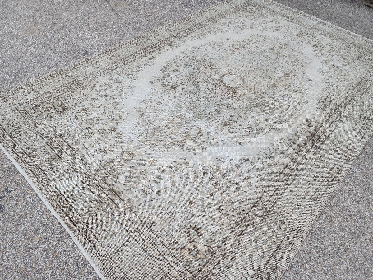 6x10 Vintage Oushak Rug: Hand-Knotted Turkish Wool Medallion Rug