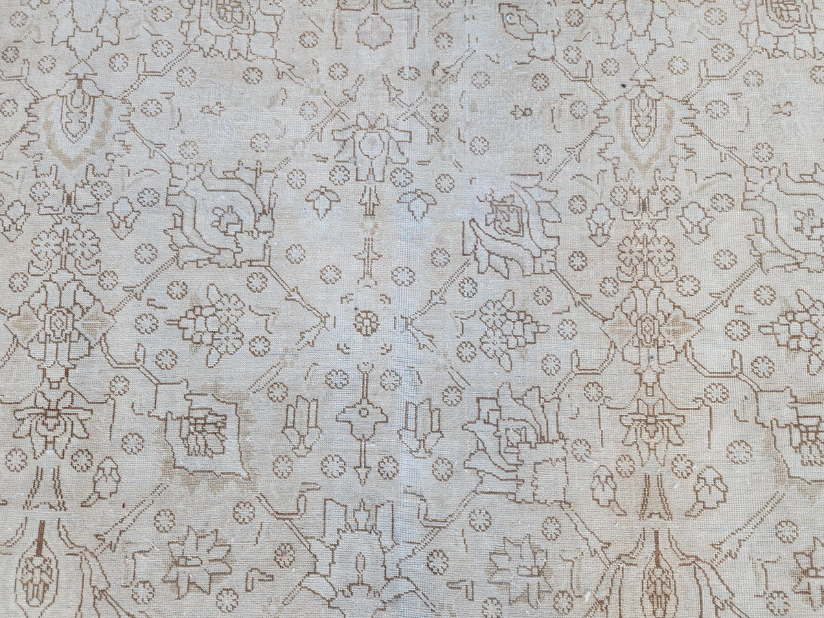 Vintage Turkish Area Rug 10x12: Handcrafted Wool Beige Rug
