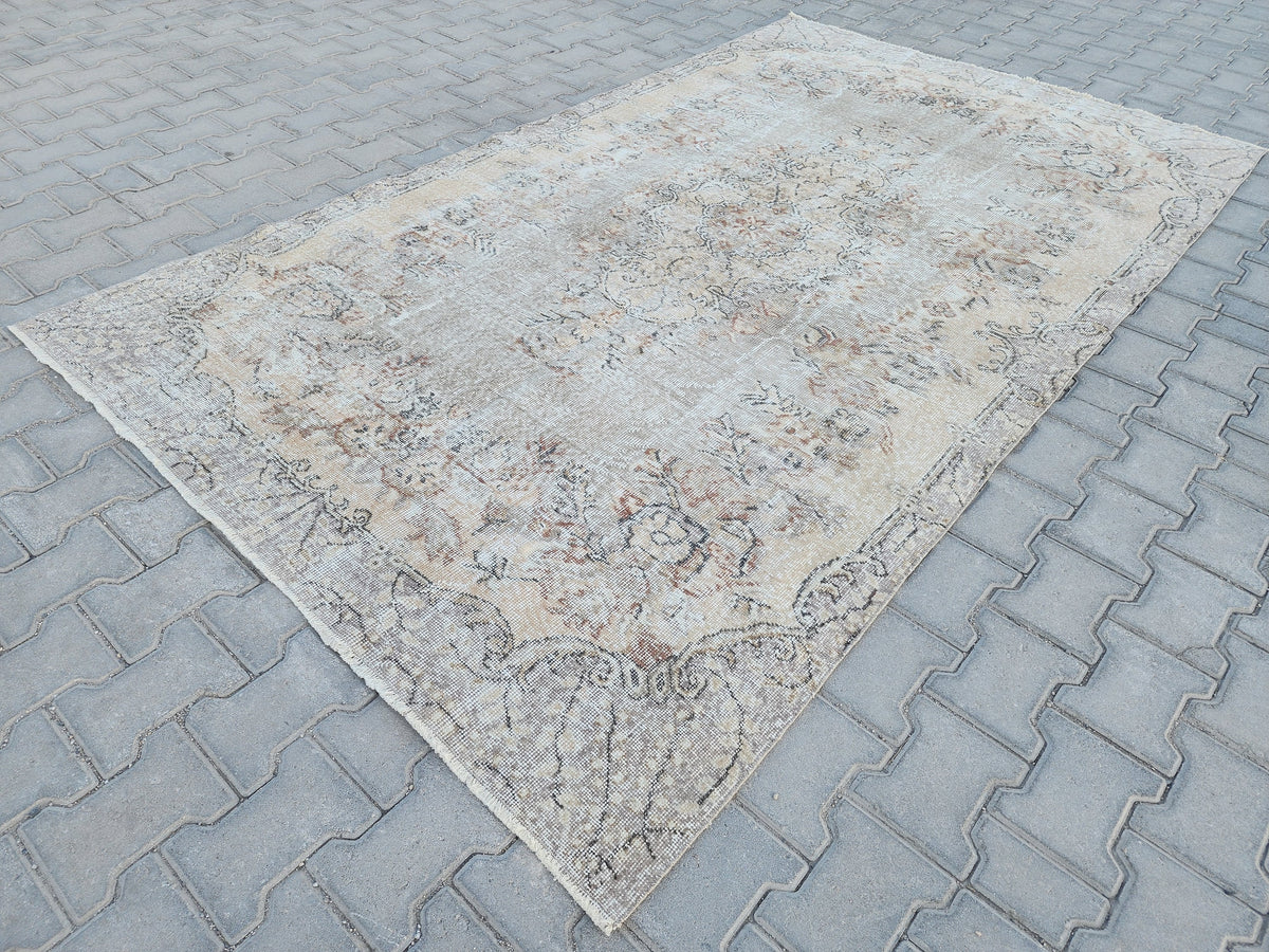 Vintage Oushak Rug 5x9: Handmade Wool, Bohemian Style
