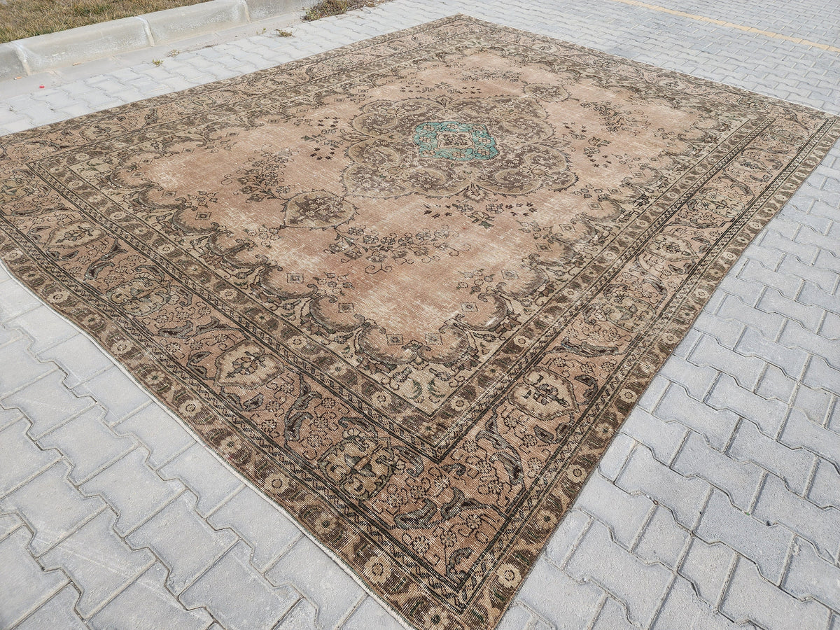 Persian Oriental Rug 9×12, Vintage Hand-Knotted Wool, Neutral Beige Carpet
