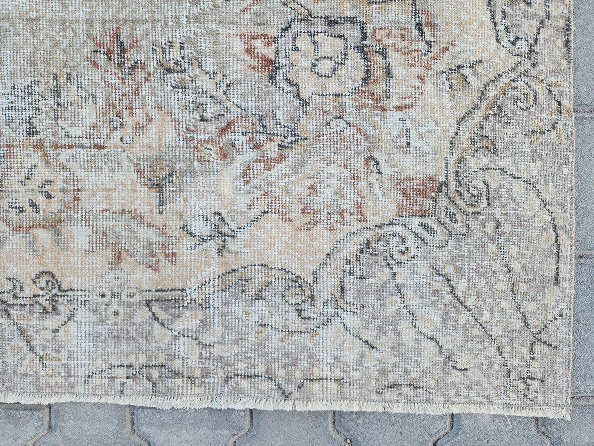 Vintage Oushak Rug 5x9: Handmade Wool, Bohemian Style