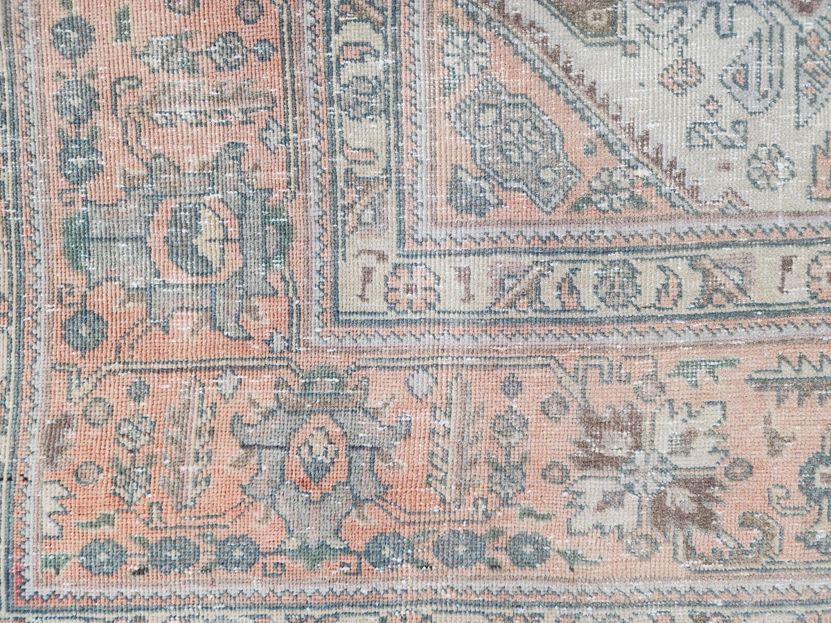 Vintage Neutral Rug: Hand Knotted, Natural Persian Design 8x11