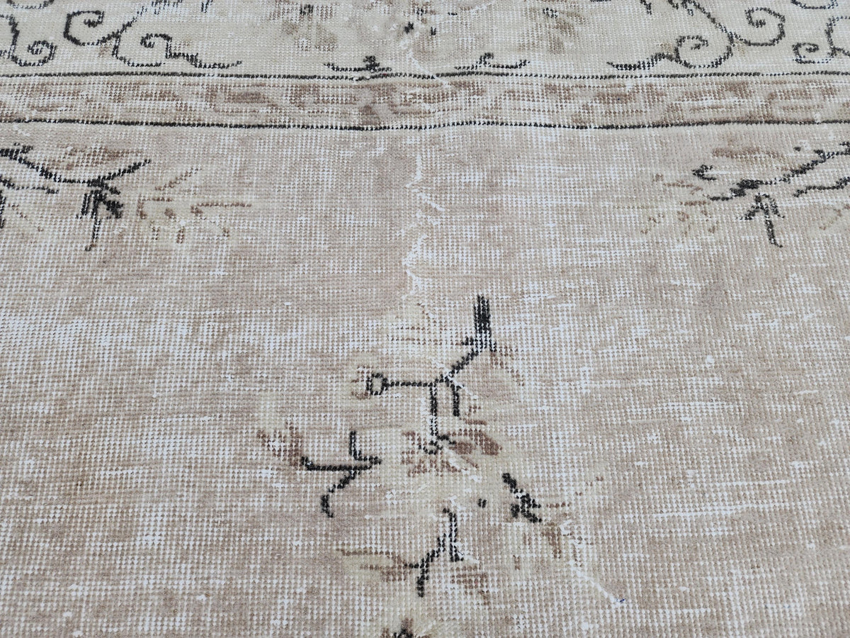 Vintage Oushak Wool Rug 7x10: Muted Medallion Turkish Design