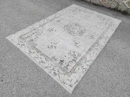 Vintage Oushak Wool Rug 7x10: Muted Medallion Turkish Design