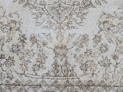 6x10 Vintage Oushak Rug: Hand-Knotted Turkish Wool Medallion Rug