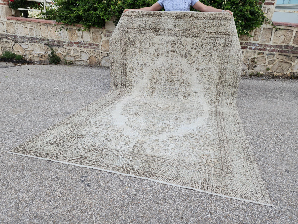 6x10 Vintage Oushak Rug: Hand-Knotted Turkish Wool Medallion Rug