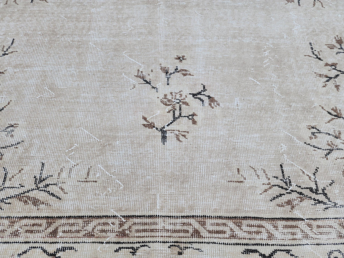 Vintage Oushak Wool Rug 7x10: Muted Medallion Turkish Design
