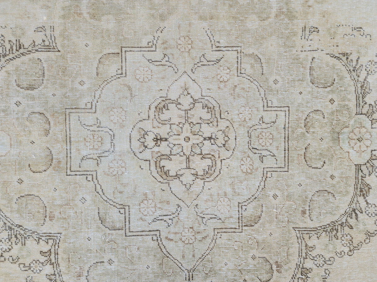 9x12 Vintage Area Rug: Hand-Knotted Wool, Gray & Ivory