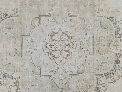 9x12 Vintage Area Rug: Hand-Knotted Wool, Gray & Ivory
