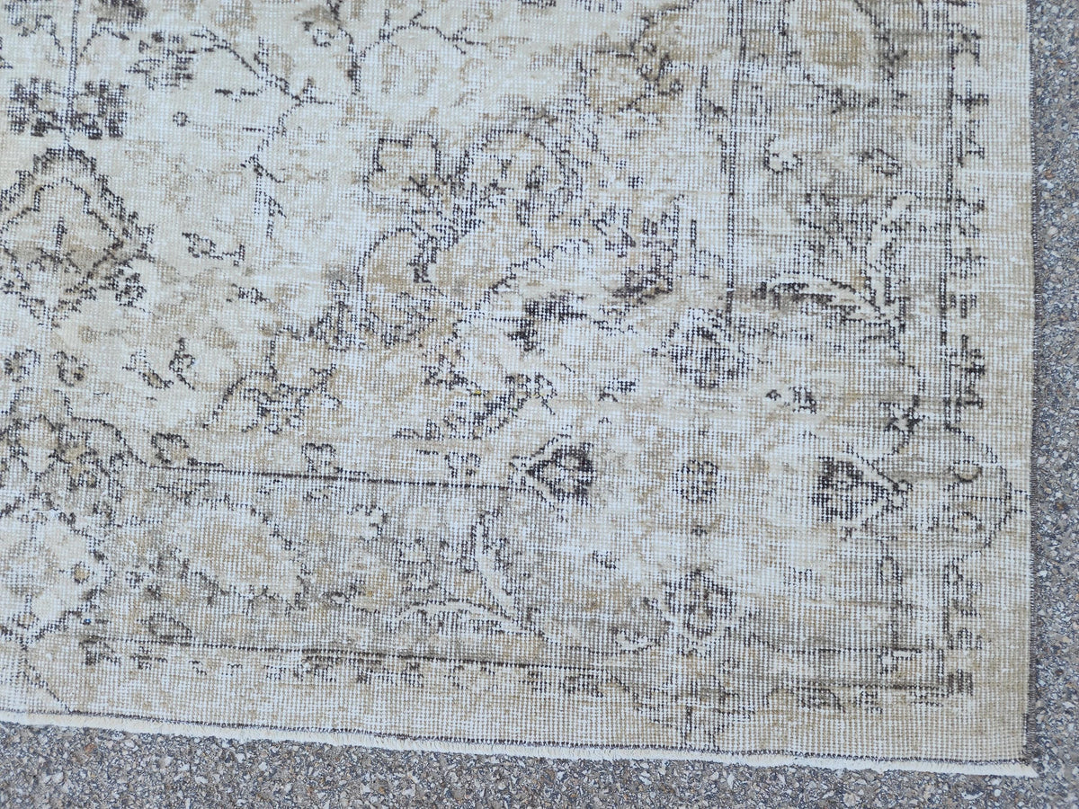 Hand-Knotted Wool Oushak Rug 6x10: Neutral Turkish Vintage Rug