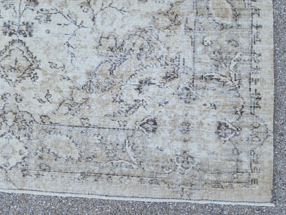 Hand-Knotted Wool Oushak Rug 6x10: Neutral Turkish Vintage Rug