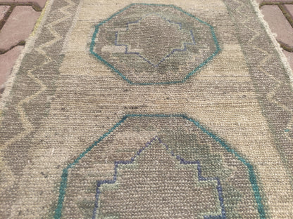 Oushak Boho Rug: Small Vintage Doormat (1.64x2.89 ft)