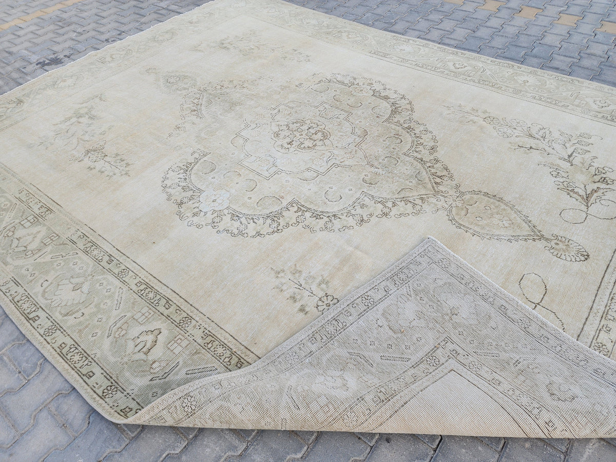 9x12 Vintage Area Rug: Hand-Knotted Wool, Gray & Ivory