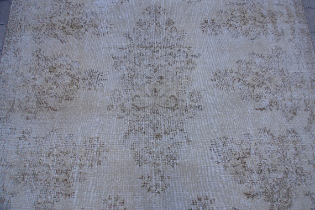 Vintage Turkish Oushak Rug 7x10: Handwoven Wool & Cotton Beige