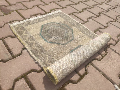 Oushak Boho Rug: Small Vintage Doormat (1.64x2.89 ft)