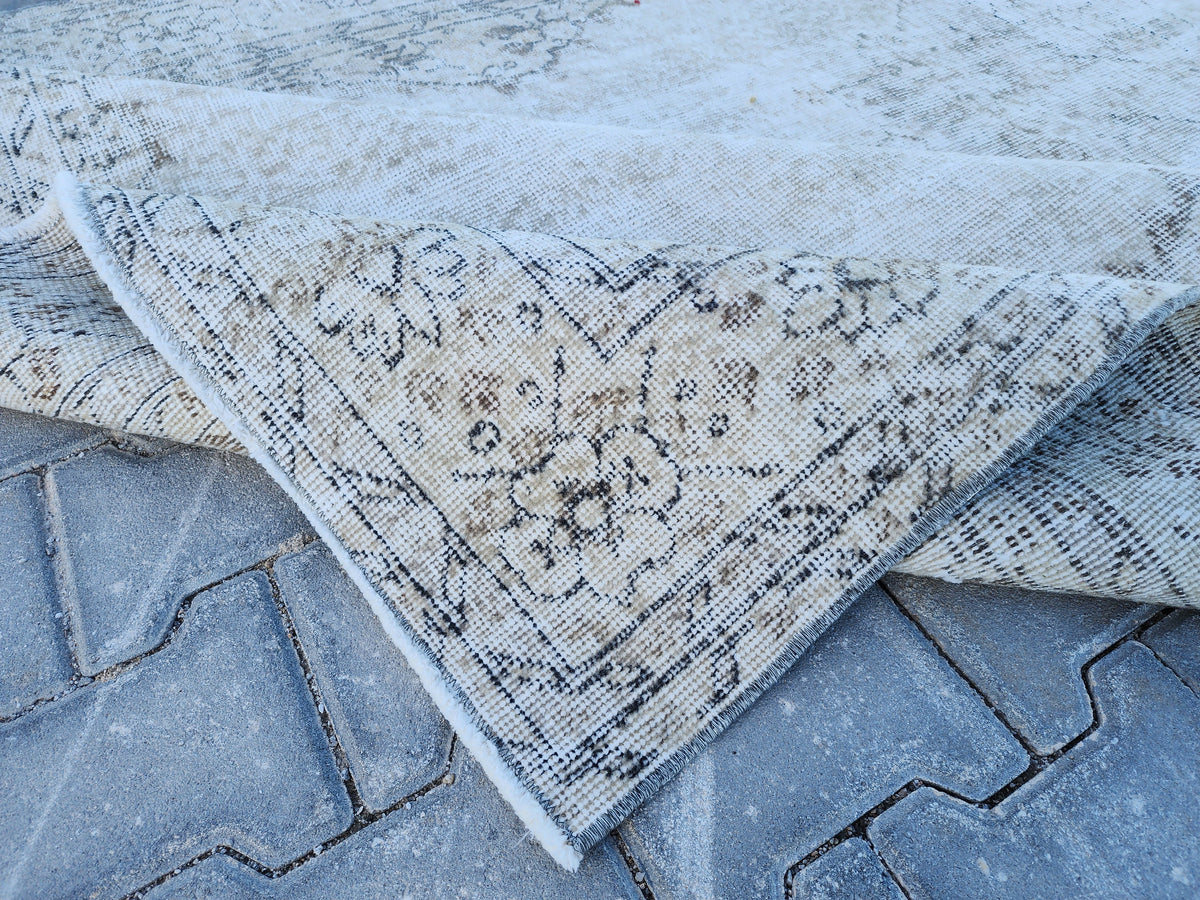 5x9 Hand Knotted Oushak Rug: Green & Beige Turkish Decor