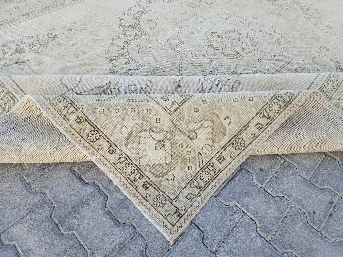 9x12 Vintage Area Rug: Hand-Knotted Wool, Gray & Ivory