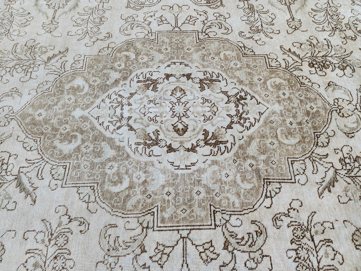 Large Vintage Turkish Rug 10x12: Hand Knotted Wool Area Rug