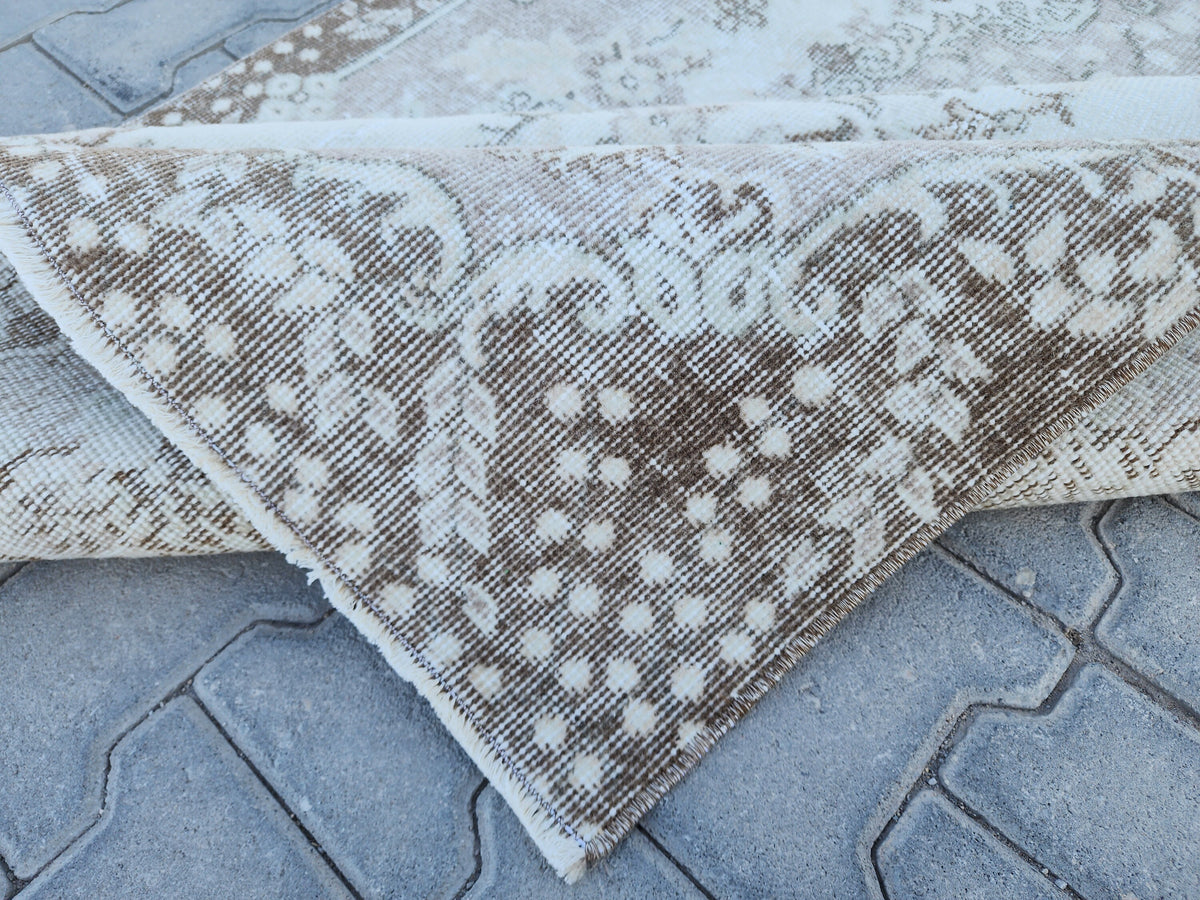 Handwoven Turkish Oushak Wool Rug: Beige Medallion, 4x7