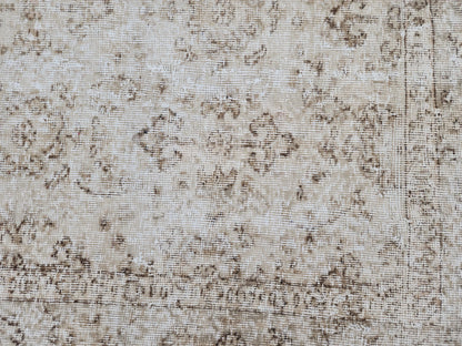 6x9 Vintage Beige Oushak Rug: Turkish Wool, Geometric Design