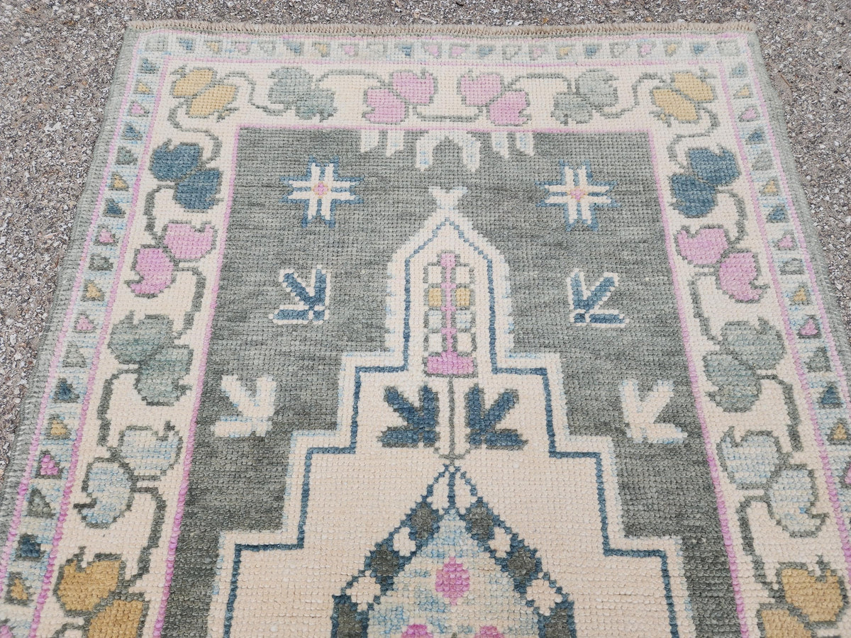 3x5 Oushak Rug: Handwoven Up Cycled Wool, Green Beige Medallion