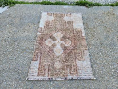 Vintage Oushak Area Rug: Small Oriental Door Mat (1.9x2.8)