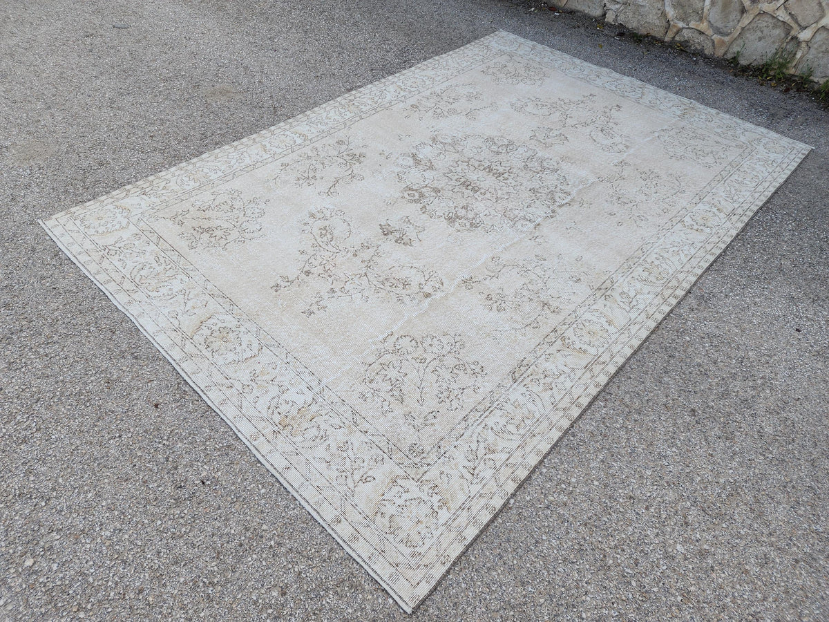 6x9 Vintage Oushak Rug: Handknotted Wool Isparta Carpet