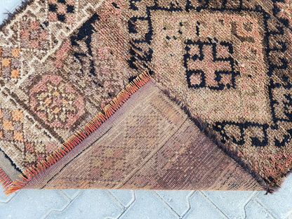 3x9 Vintage Herki Rug: Turkish Runner, Natural Wool Hand Knotted Carpet
