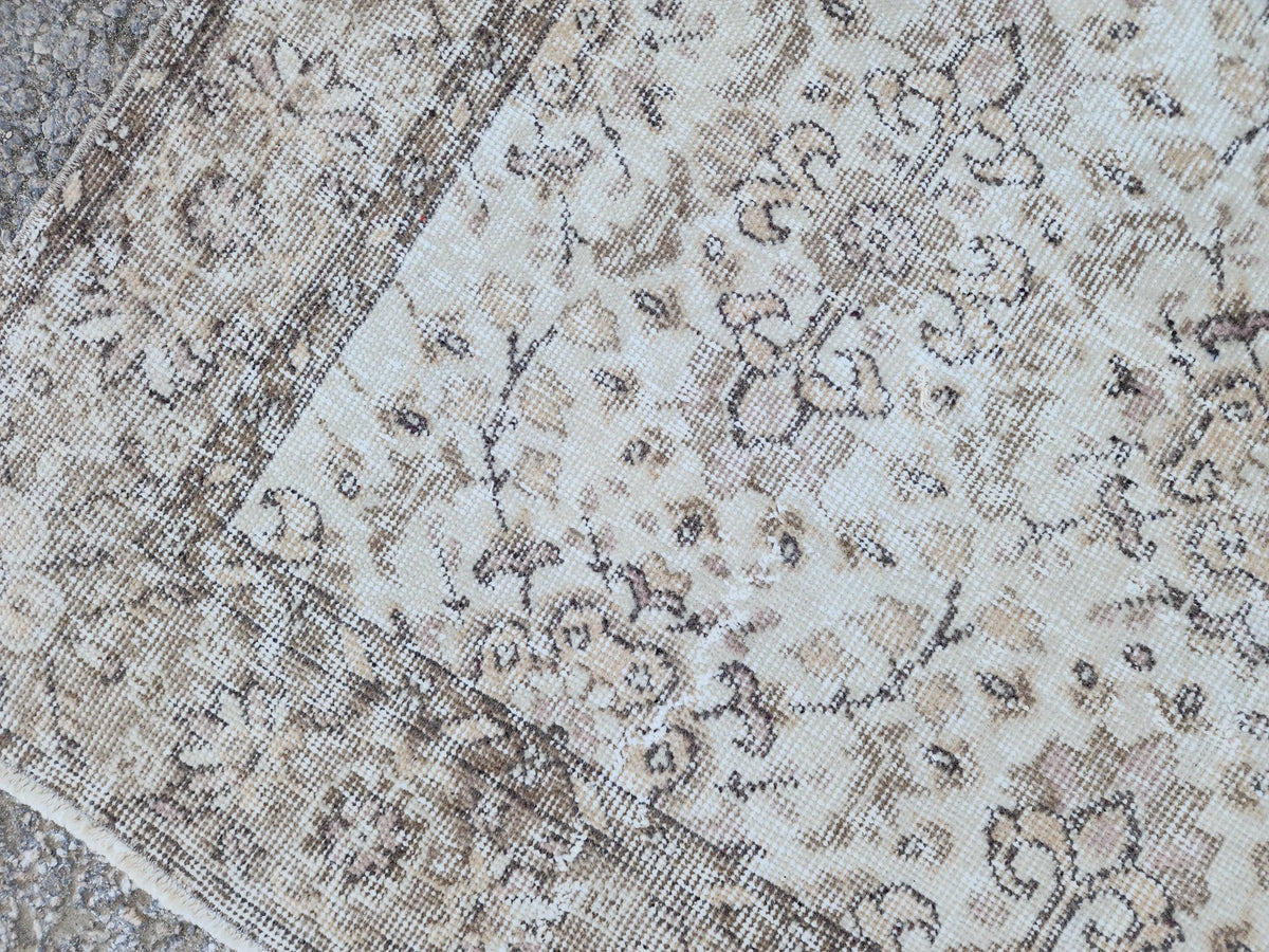 Hand‑woven Turkish Oushak Wool Rug Neutral 5×8 Area Rug: Home Decor