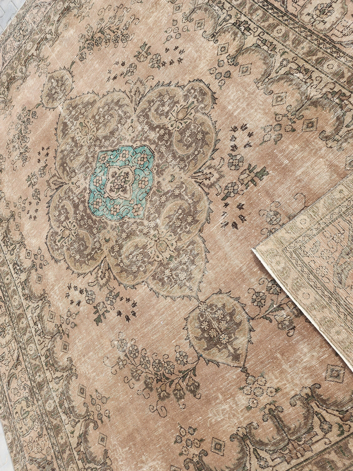 Persian Oriental Rug 9×12, Vintage Hand-Knotted Wool, Neutral Beige Carpet