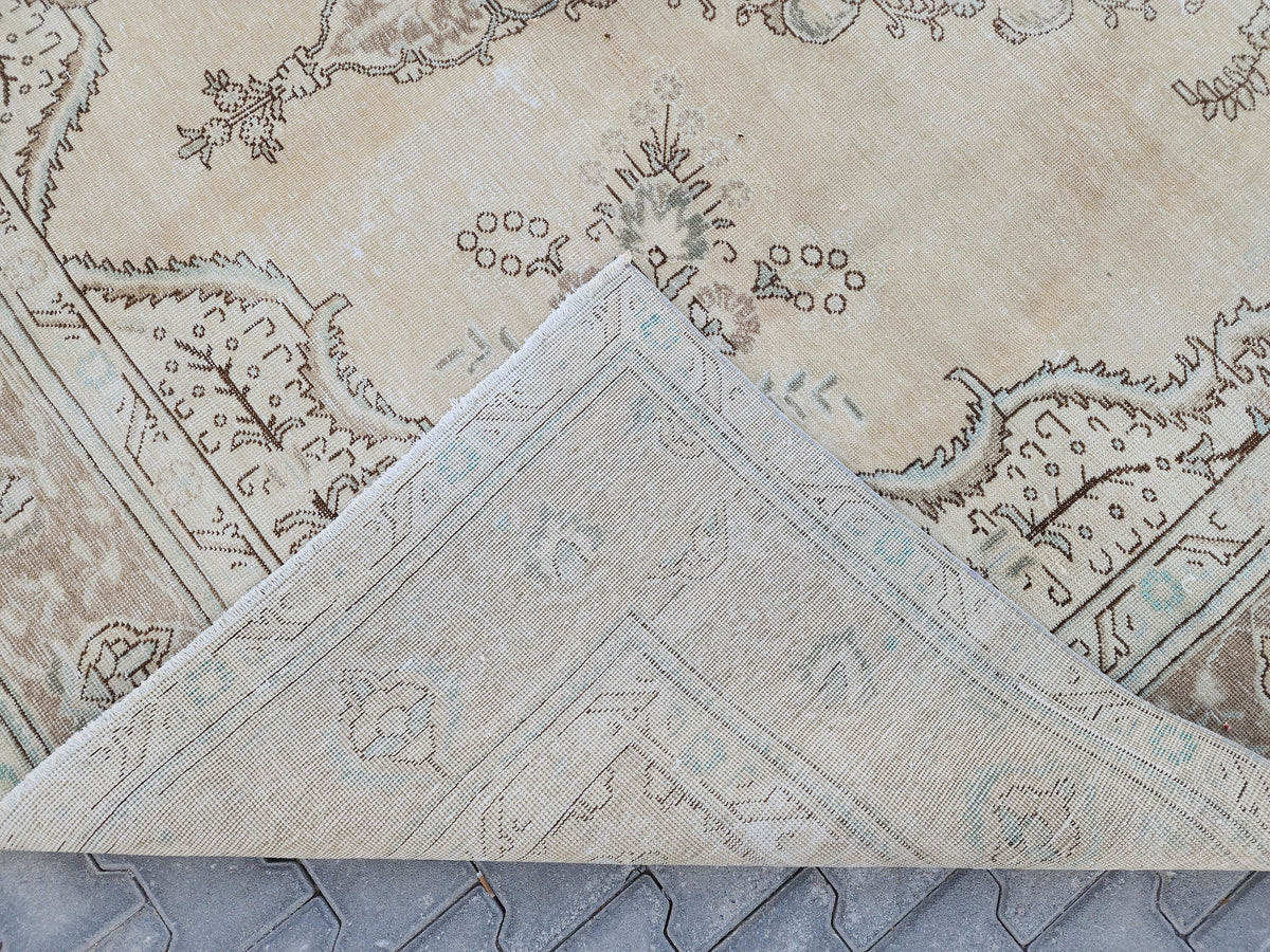 Large Vintage Turkish Rug 9x12: Handwoven Wool Beige Cream