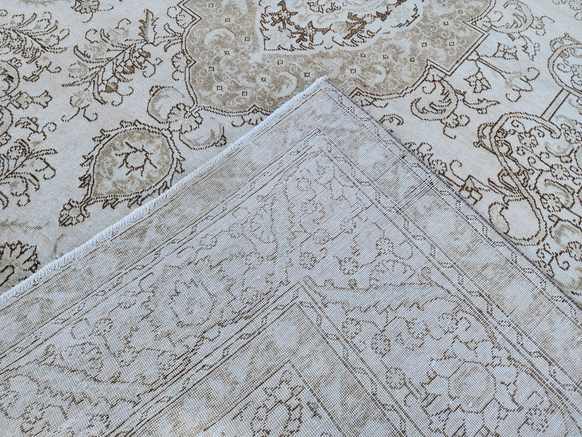 Large Vintage Turkish Rug 10x12: Hand Knotted Wool Area Rug
