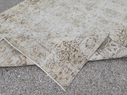 6x9 Vintage Beige Oushak Rug: Turkish Wool, Geometric Design