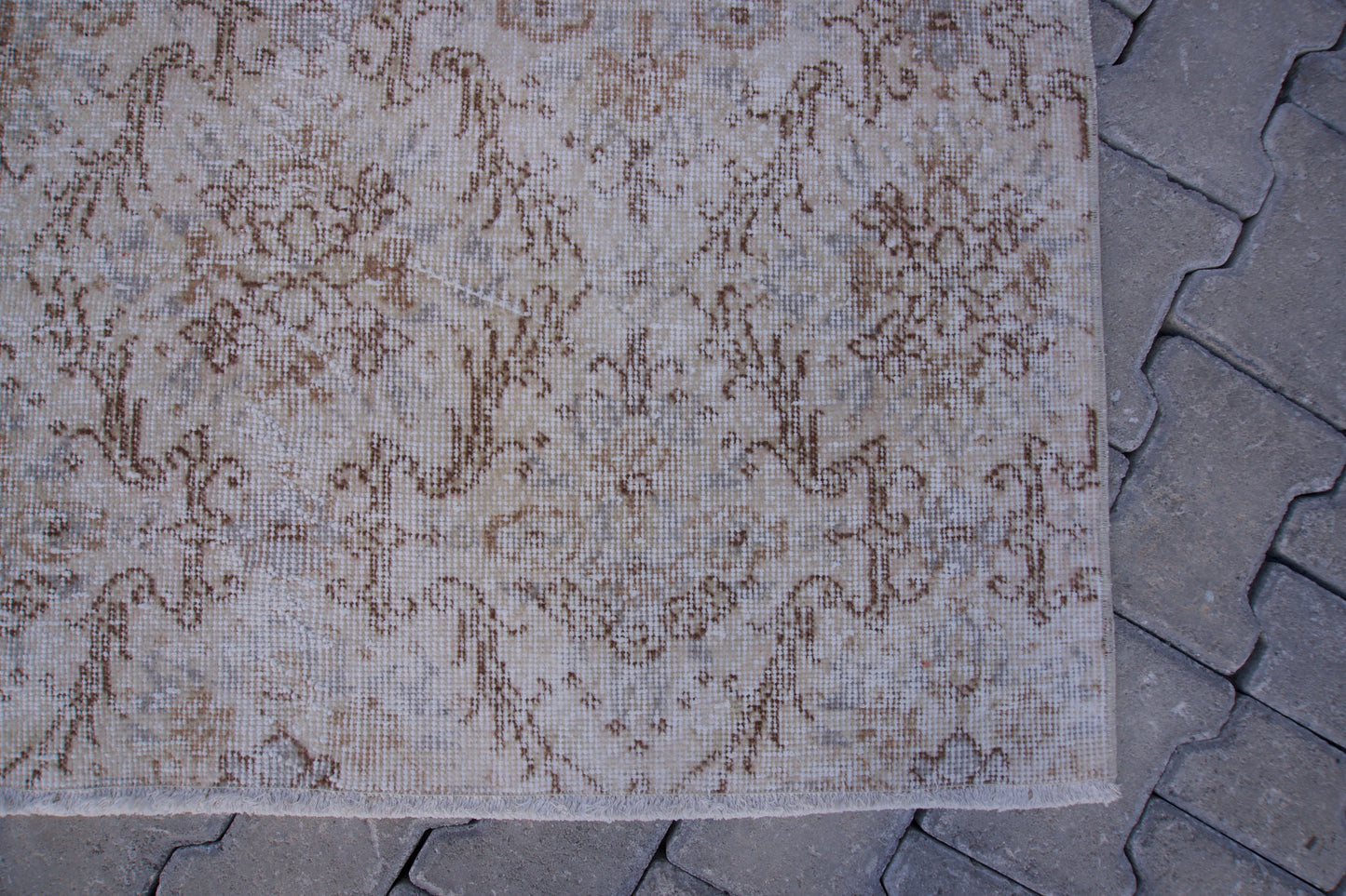 Small Neutral Rug 4x7 ft - sku 990