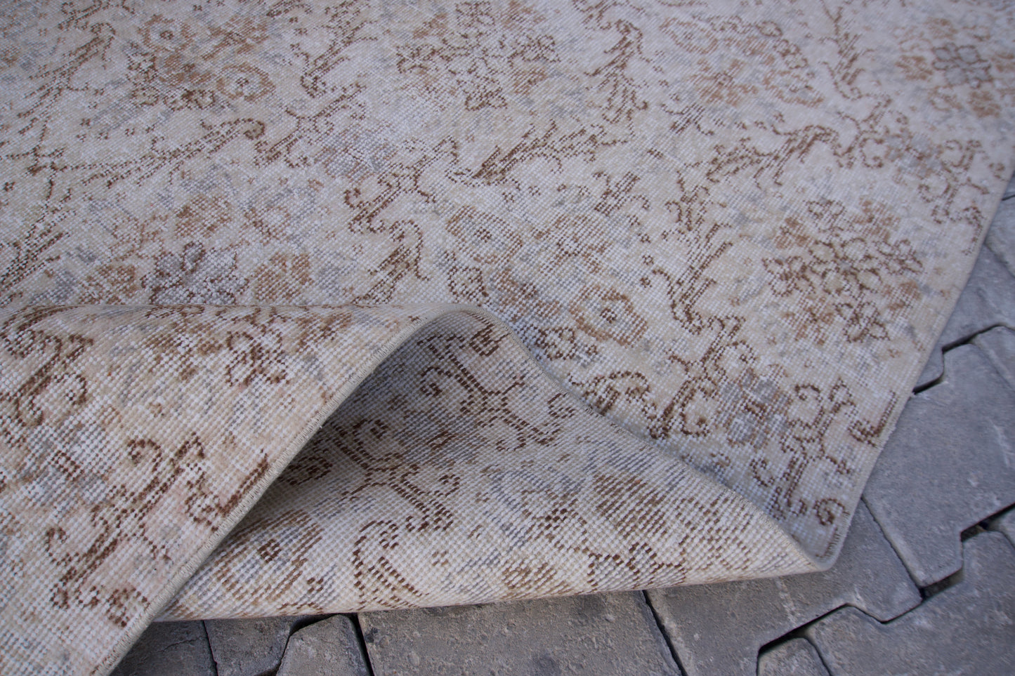Small Neutral Rug 4x7 ft - sku 990
