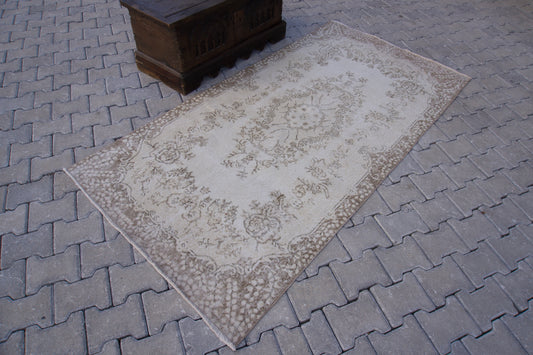 Neutral Small Rug 4x7 ft - sku 888