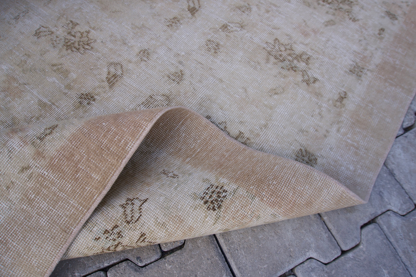 Vintage Neutral Rug 4x7 ft - sku 897