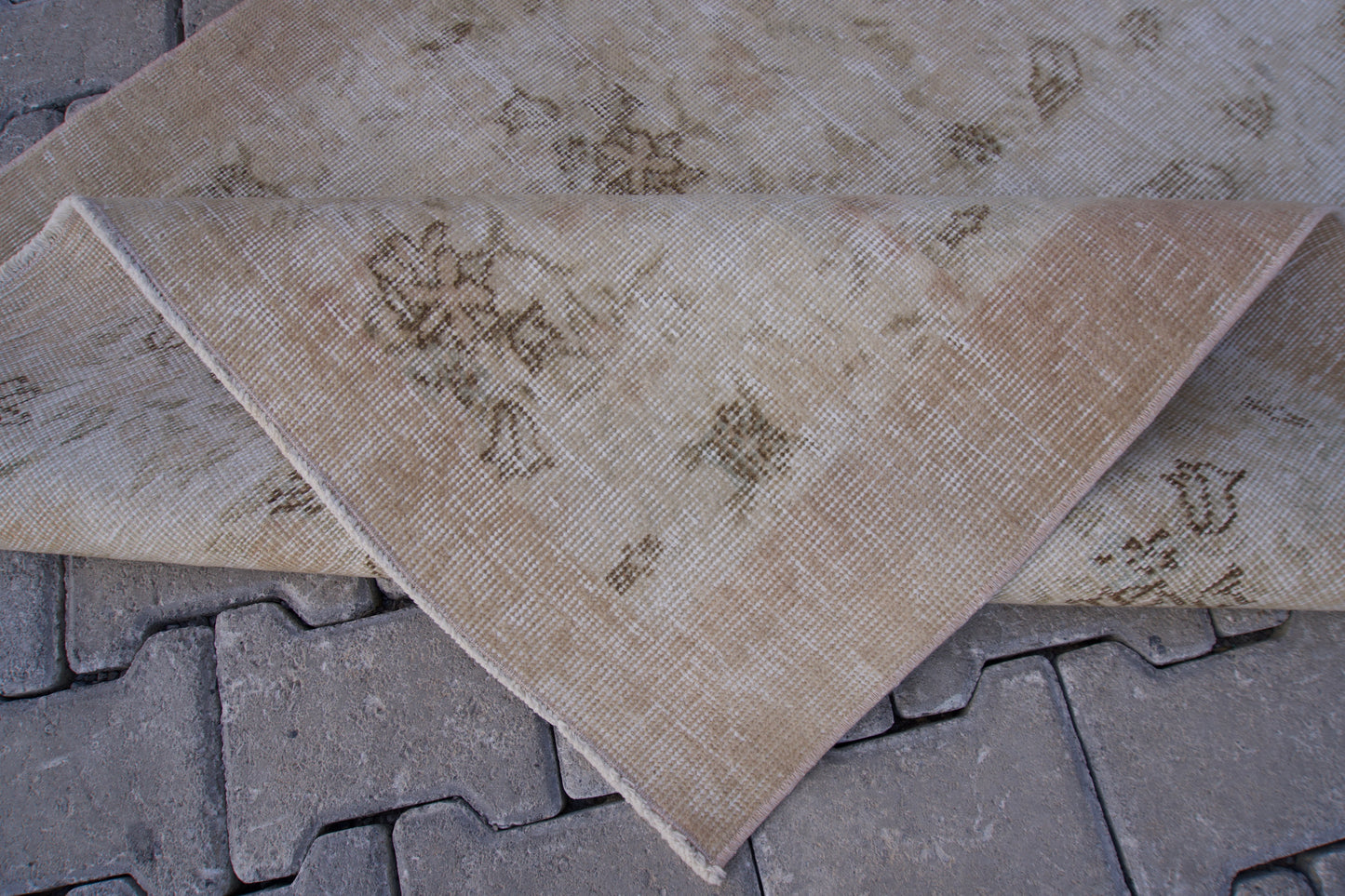 Vintage Neutral Rug 4x7 ft - sku 897
