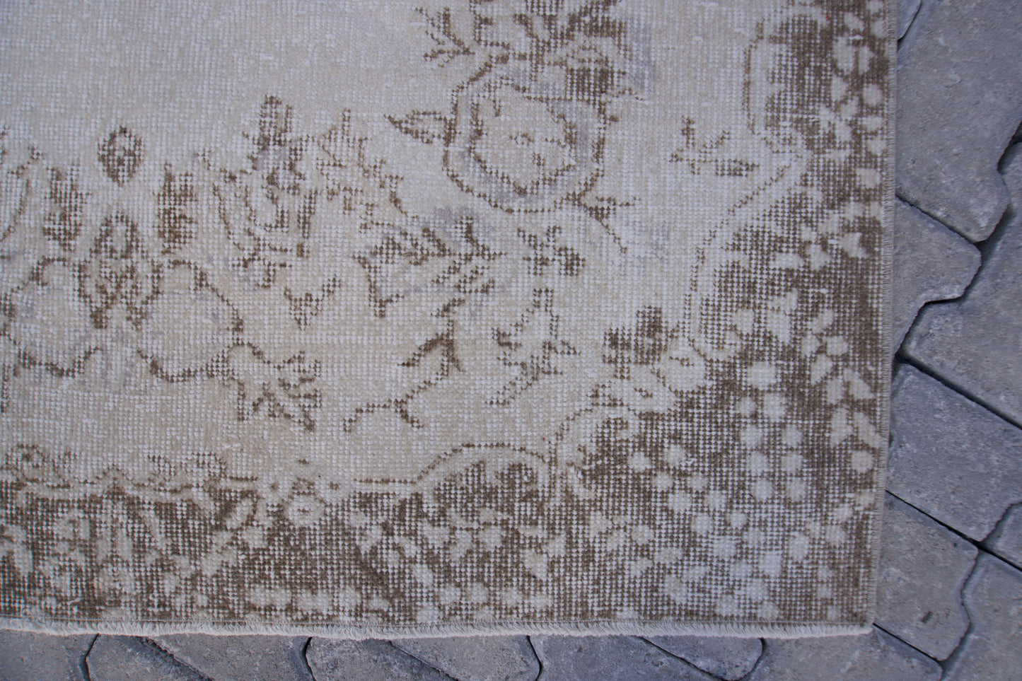 Small Neutral Rug 4x7 ft - sku 997