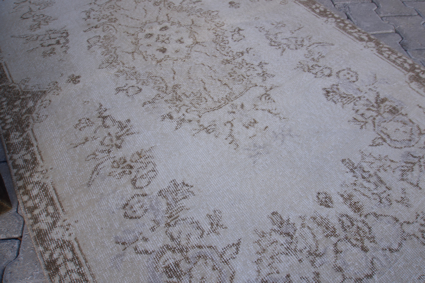 Small Neutral Rug 4x7 ft - sku 997