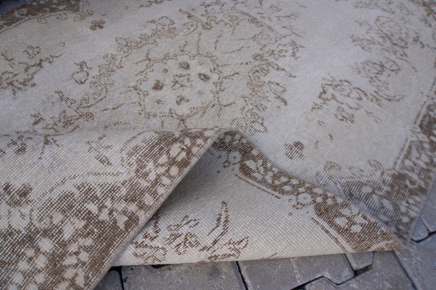 Small Neutral Rug 4x7 ft - sku 997
