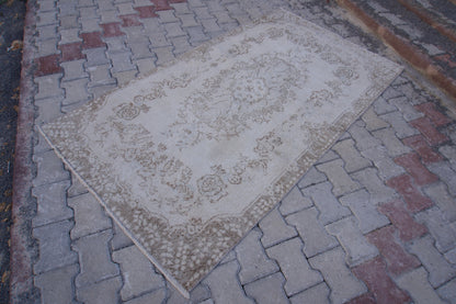 Neutral Small Rug 4x7 ft - sku 1150