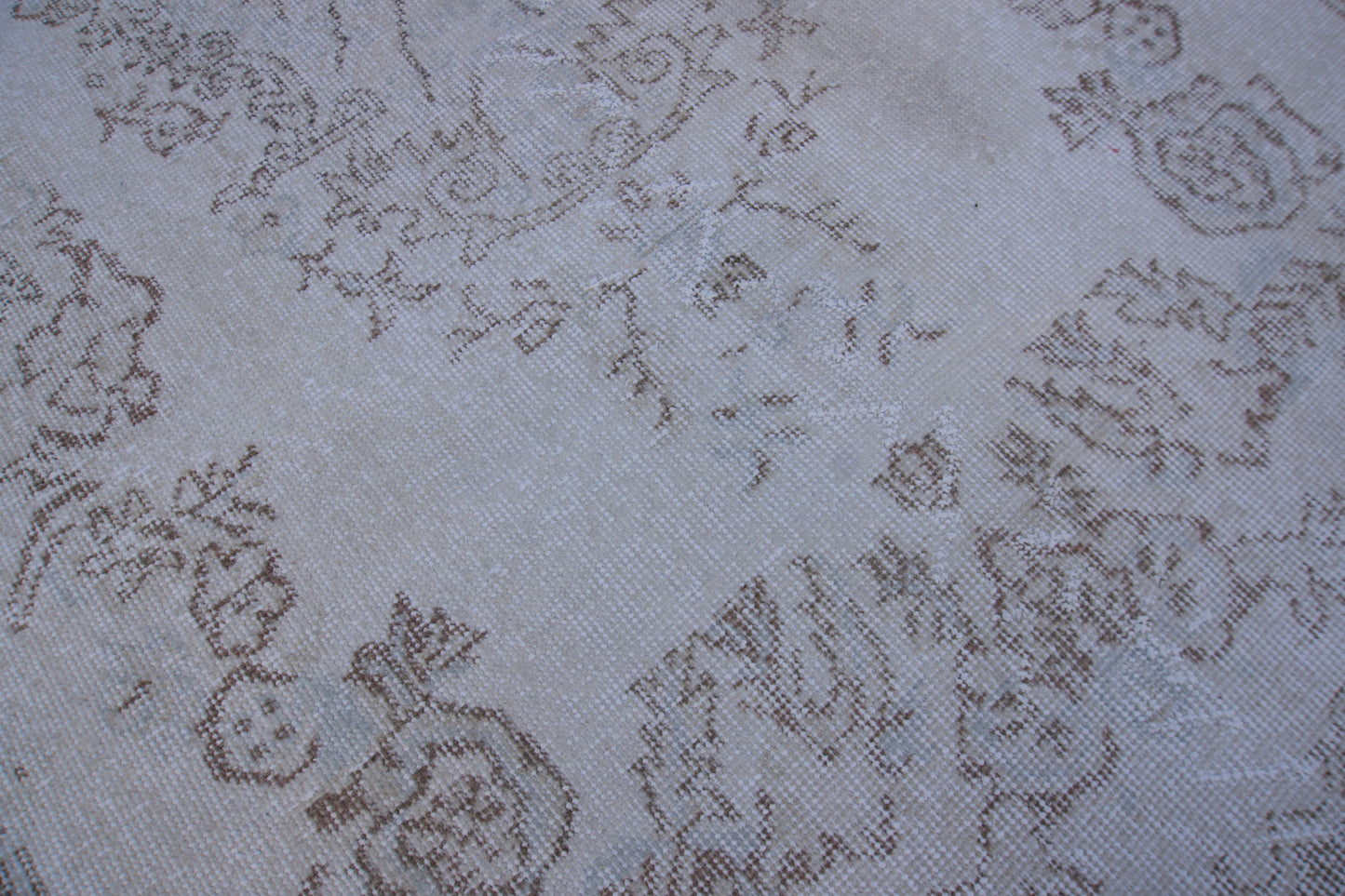 Neutral Small Rug 4x7 ft - sku 1150