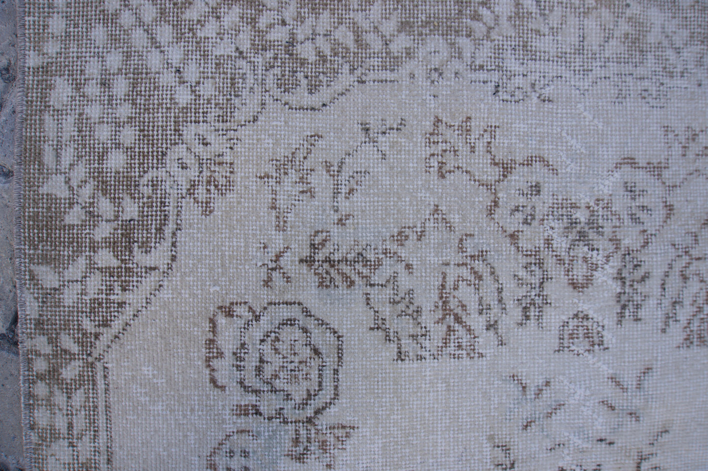Neutral Small Rug 4x7 ft - sku 1150