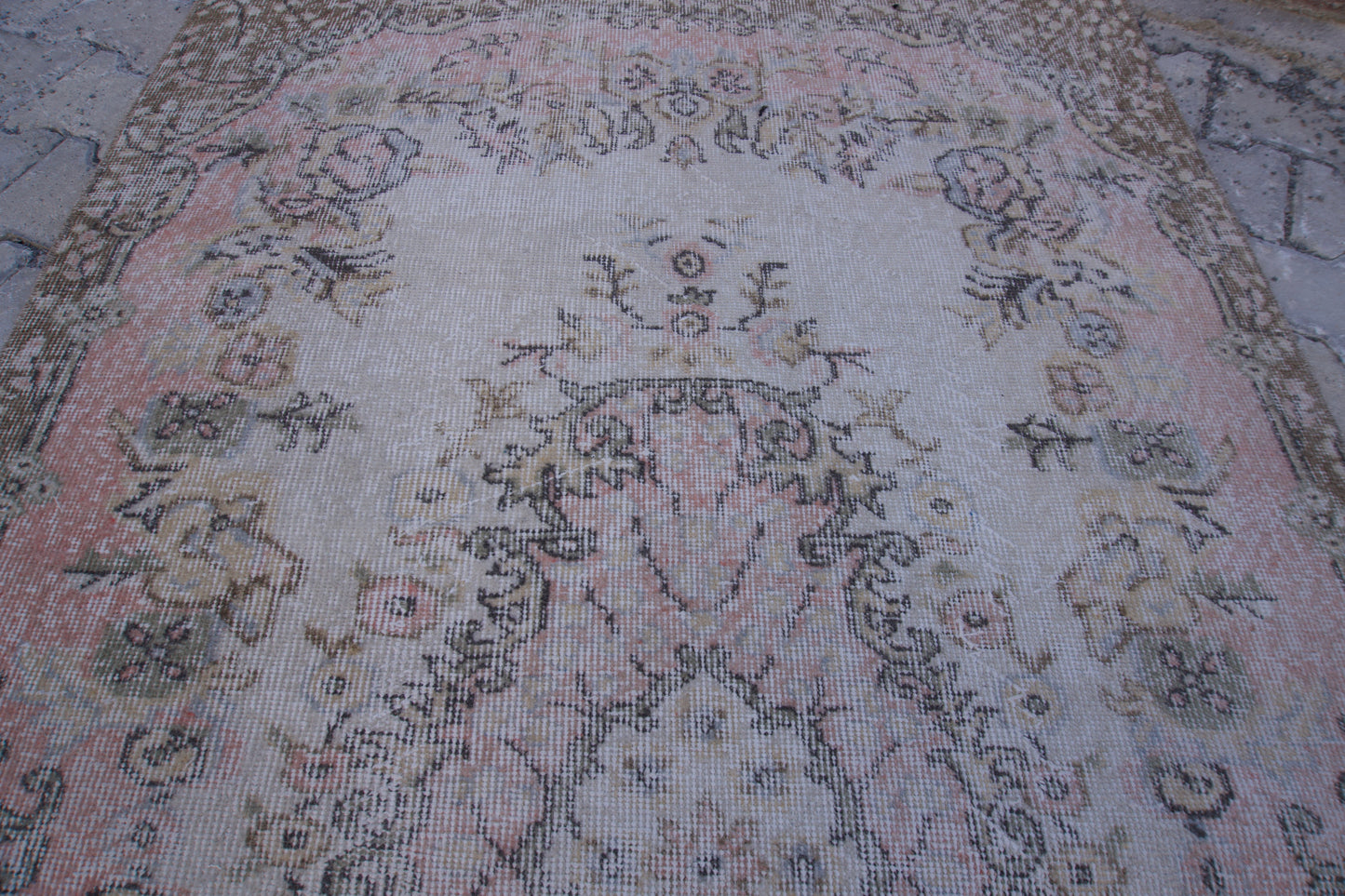 Neutral Small Rug 4x7 ft - sku 1507